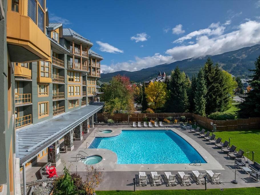 Cascade Lodge Premium Suite, With Pool & Hot Tub Whistler Exterior photo