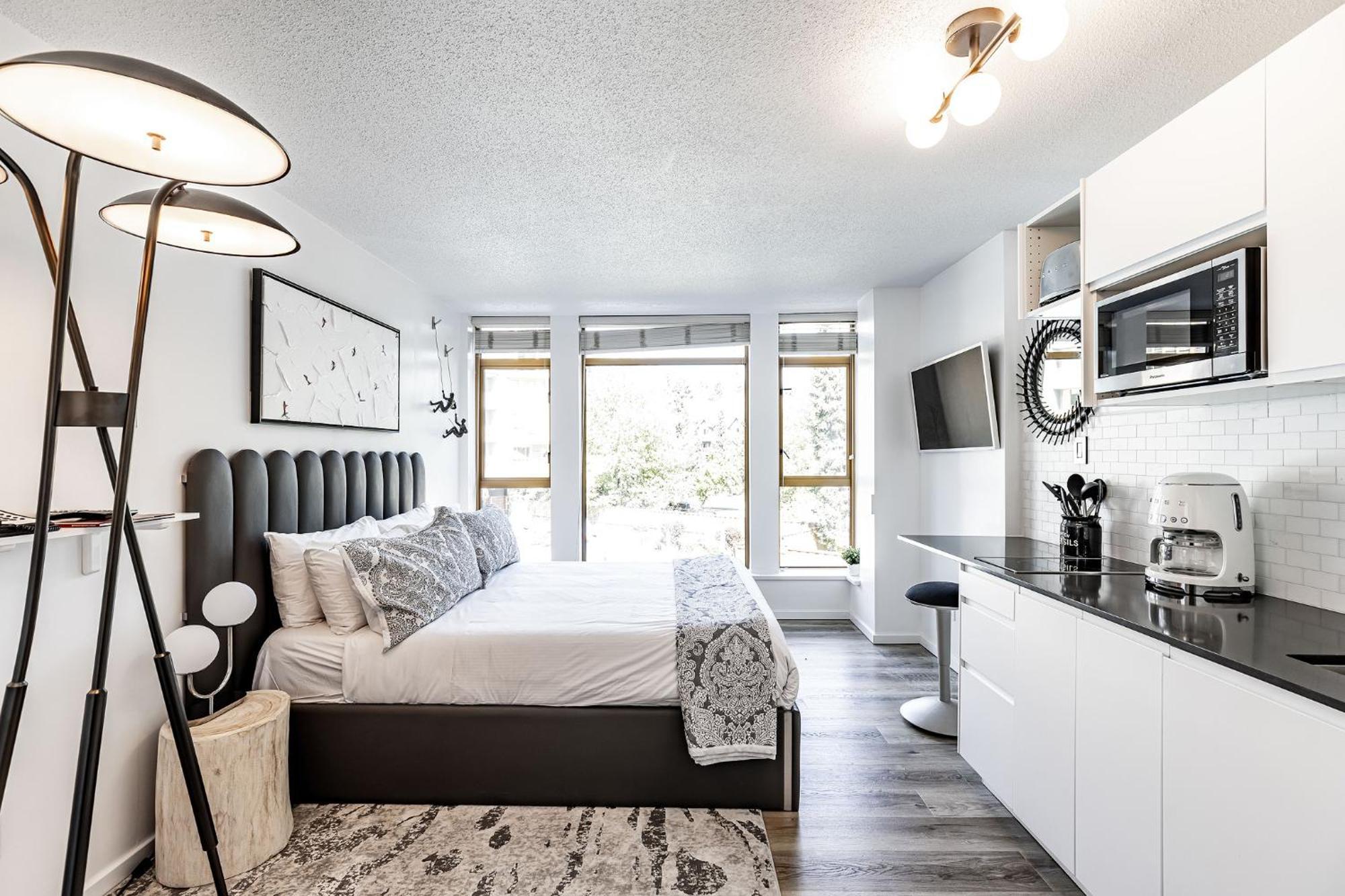 Cascade Lodge Premium Suite, With Pool & Hot Tub Whistler Exterior photo